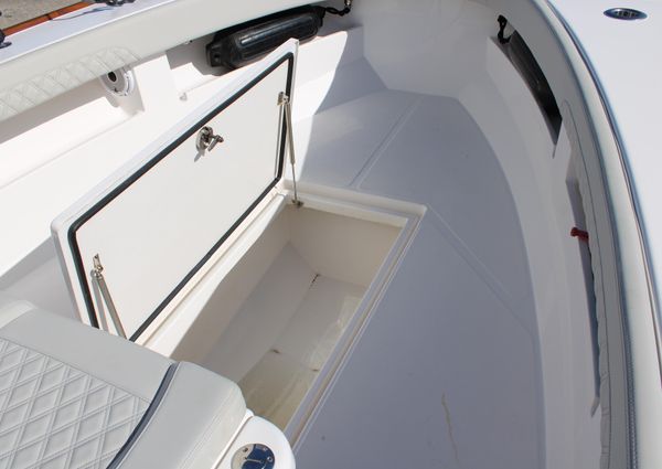 Front Runner 26 Center Console image