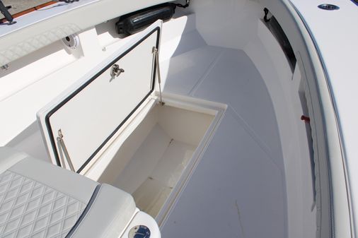 Front Runner 26 Center Console image