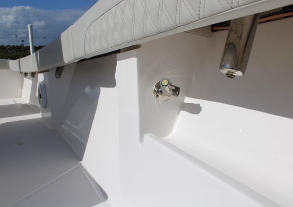 Front Runner 26 Center Console image