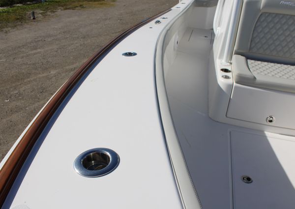 Front Runner 26 Center Console image