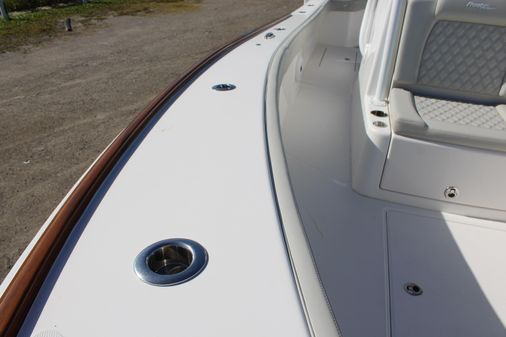 Front Runner 26 Center Console image