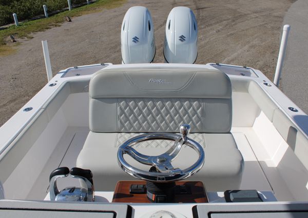 Front Runner 26 Center Console image