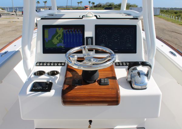 Front Runner 26 Center Console image