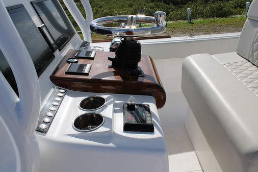 Front Runner 26 Center Console image