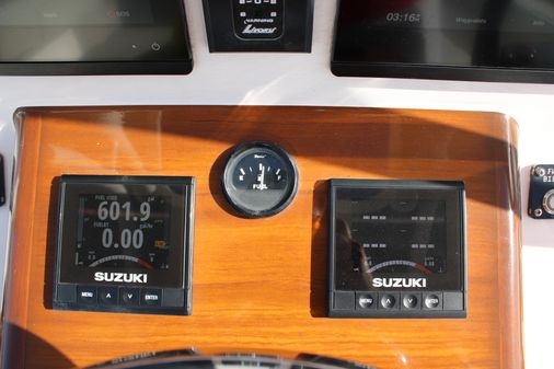 Front Runner 26 Center Console image