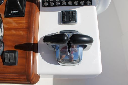 Front Runner 26 Center Console image