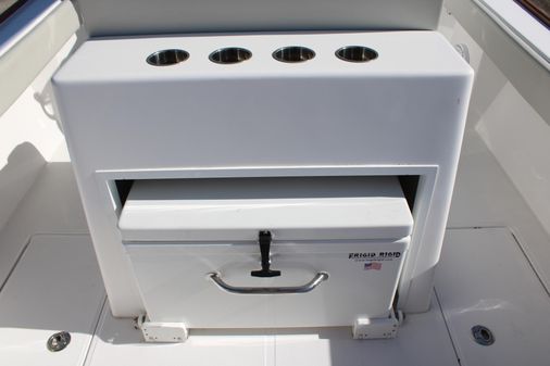 Front Runner 26 Center Console image