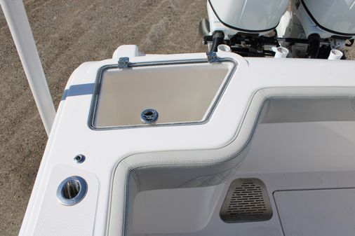 Front Runner 26 Center Console image