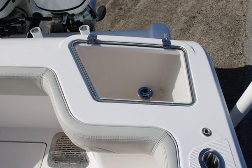 Front Runner 26 Center Console image