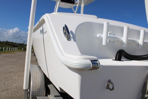 Front Runner 26 Center Console image