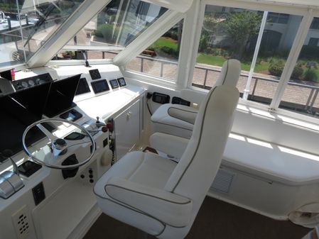 Viking Cockpit Sport Yacht image