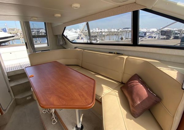 Bayliner 288-COMMAND-BRIDGE image