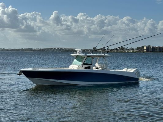 Boston Whaler 370 Outrage - main image