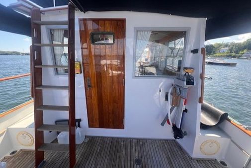 Grand-banks 32-FLYBRIDGE-TRAWLER-HULL-683 image