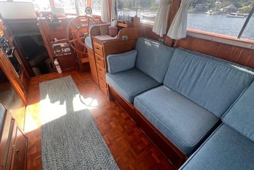 Grand-banks 32-FLYBRIDGE-TRAWLER-HULL-683 image