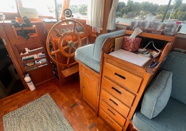 Grand-banks 32-FLYBRIDGE-TRAWLER-HULL-683 image