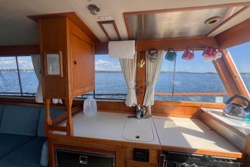 Grand-banks 32-FLYBRIDGE-TRAWLER-HULL-683 image