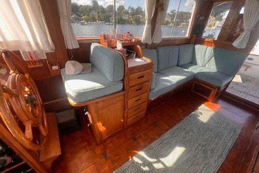 Grand-banks 32-FLYBRIDGE-TRAWLER-HULL-683 image