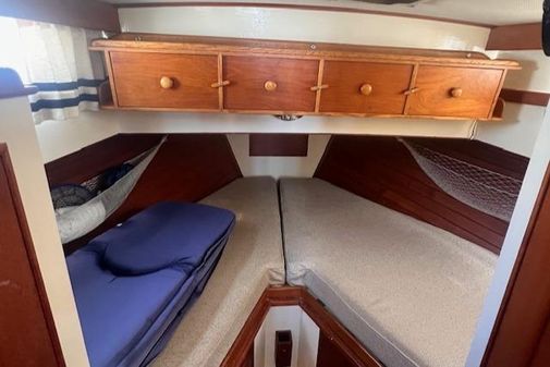 Grand-banks 32-FLYBRIDGE-TRAWLER-HULL-683 image