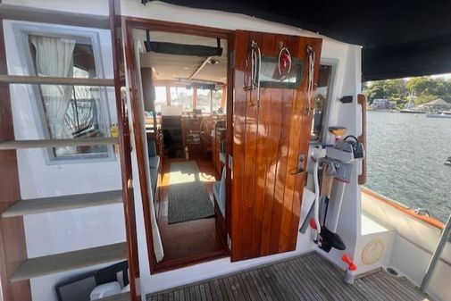 Grand-banks 32-FLYBRIDGE-TRAWLER-HULL-683 image