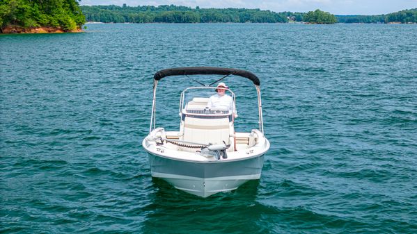 Boston Whaler 220 Dauntless image