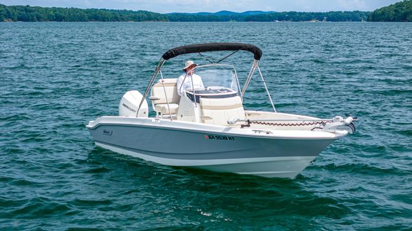 Boston Whaler 220 Dauntless image