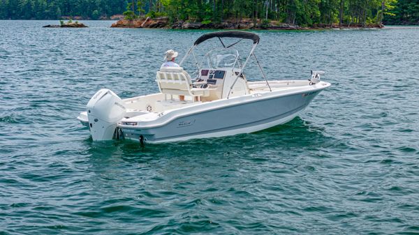 Boston Whaler 220 Dauntless image