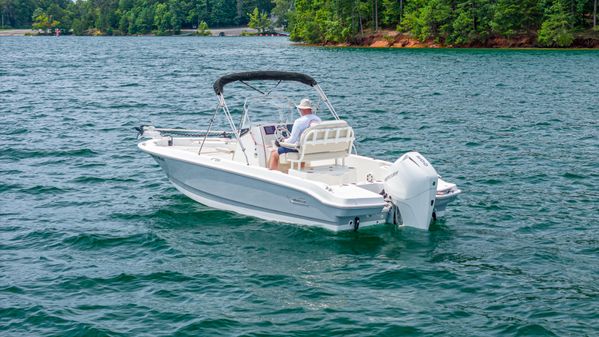 Boston Whaler 220 Dauntless image