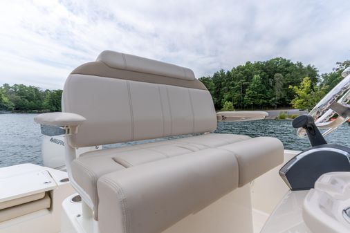 Boston Whaler 220 Dauntless image