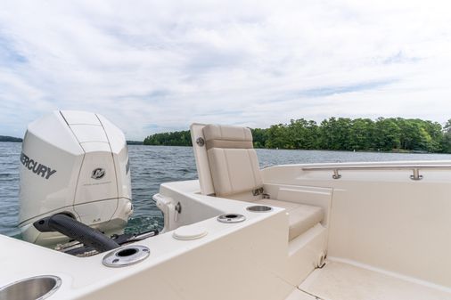 Boston Whaler 220 Dauntless image