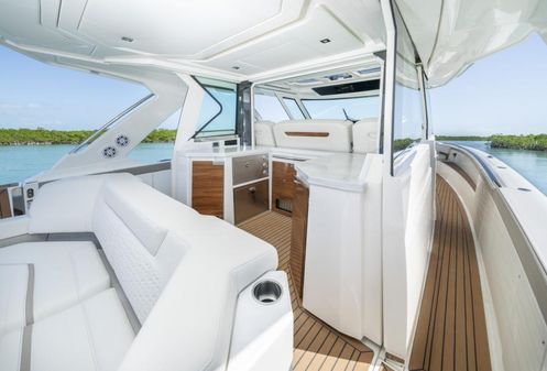 Tiara Yachts 48 LS image