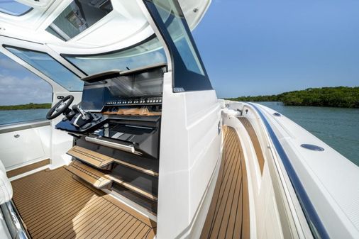 Tiara Yachts 48 LS image