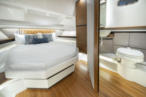 Tiara Yachts 48 LS image