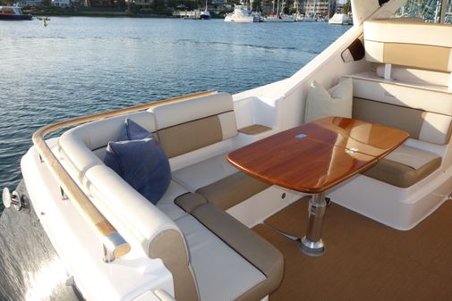 Tiara Yachts 3100 Coronet image