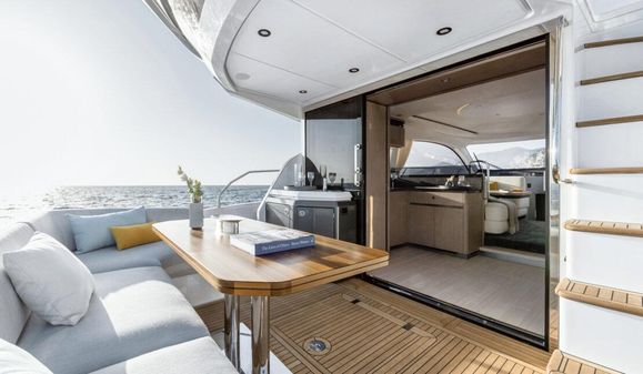 Azimut 53 Fly image