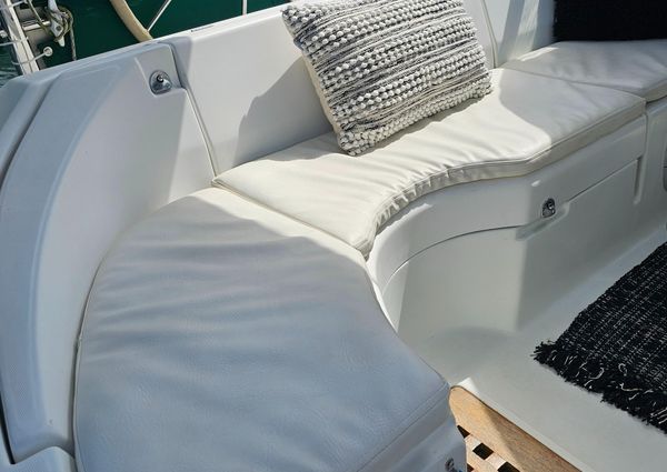 Beneteau 440 image