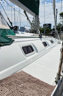 Beneteau 440 image