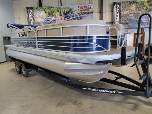 Sun Tracker SportFish 22 DLX - main image