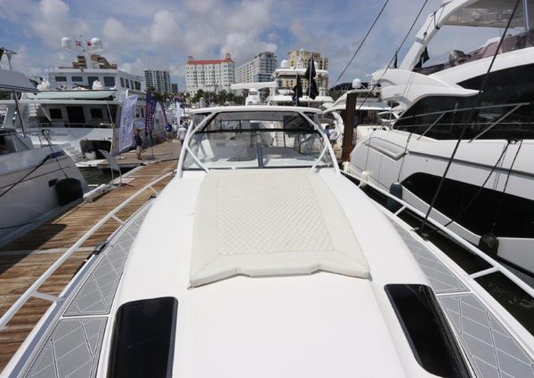 Intrepid 475 Sport Yacht image