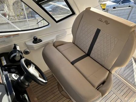 Sea Ray Sundancer 350 Coupe image