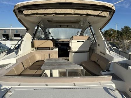 Sea Ray Sundancer 350 Coupe image