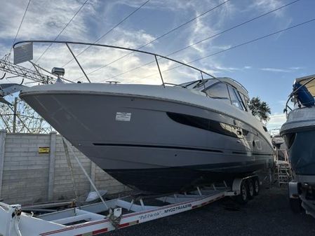 Sea Ray Sundancer 350 Coupe image