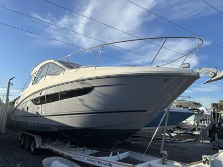 Sea Ray Sundancer 350 Coupe image