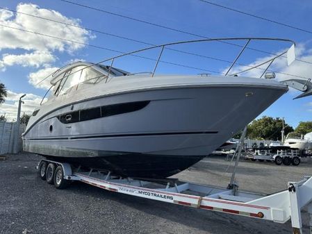 Sea Ray Sundancer 350 Coupe image