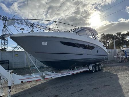 Sea Ray Sundancer 350 Coupe image