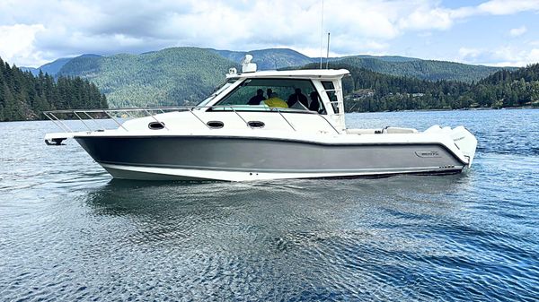 Boston Whaler 345 Conquest Pilothouse 