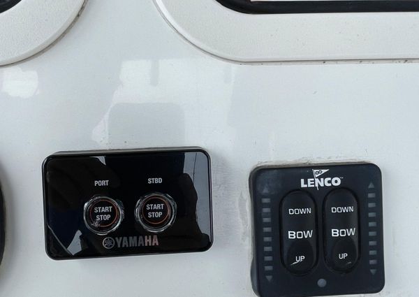 Century 3200 Center Console image