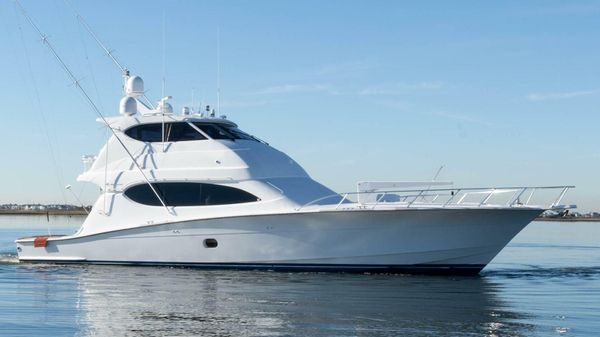 Hatteras 68 Enclosed Bridge
