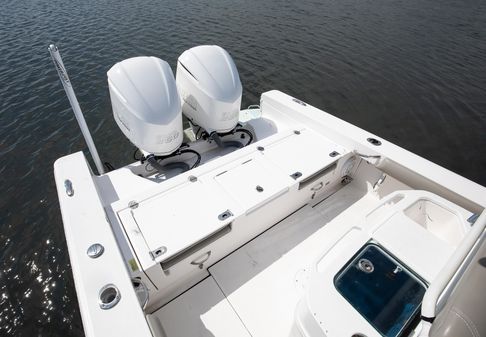 Everglades 273 Center Console image