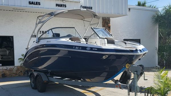 Yamaha Boats 242 Limited S